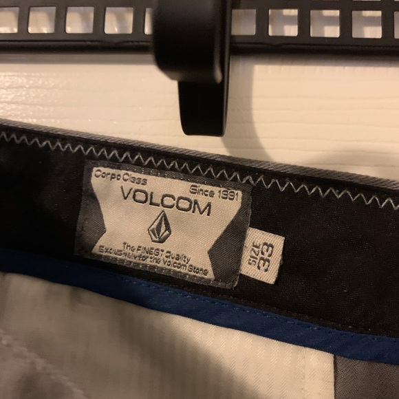 Light gray volcom shorts - Picture 2 of 2